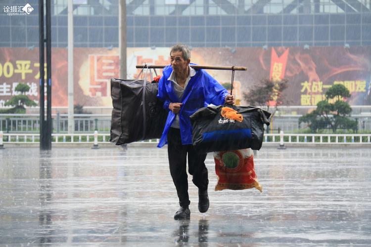 雨天出行意思是什么，雨天出行图-第4张图片