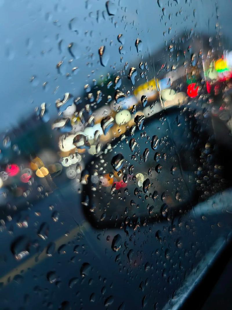 雨天出行游玩文案，雨天出游的说说-第2张图片