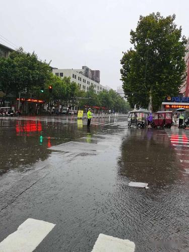 雨中群众出行保障（雨中群众出行保障方案）-第3张图片