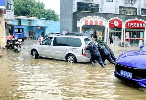 雨天出行考验市民（雨天出行考验市民安全吗）-第4张图片